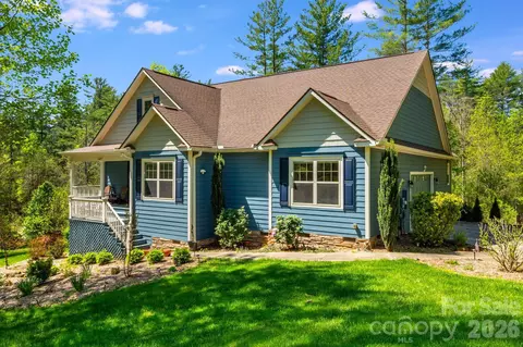 323 Daylily Dr, Hendersonville, NC 28739