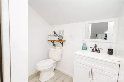 Bath - 62 E Glenview St, Marion, NC 28752 photo 5 of 5