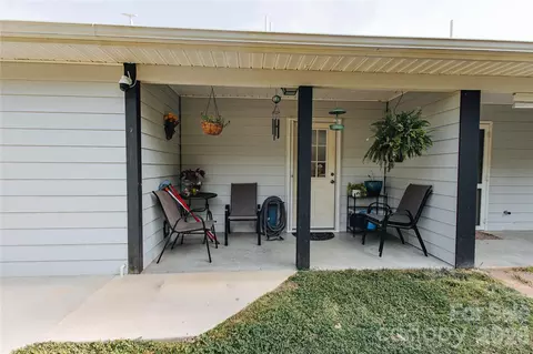 Exterior - 62 E Glenview St, Marion, NC 28752 photo 2 of 5