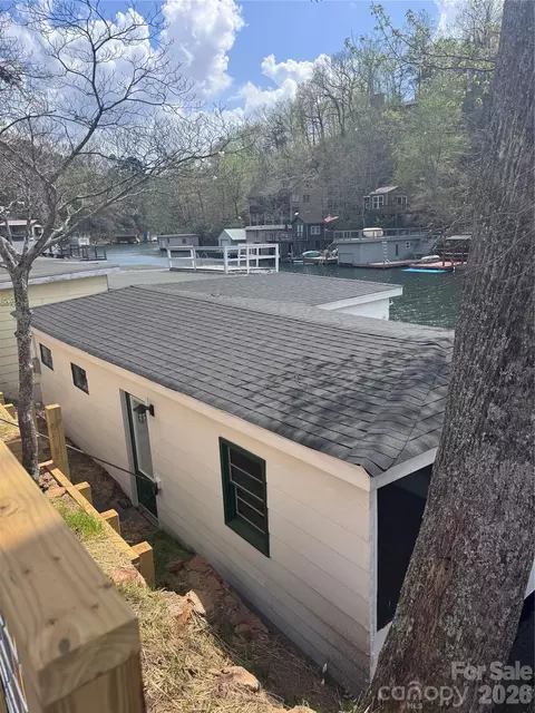 354 E Lakeshore Dr, Landrum, SC 29356