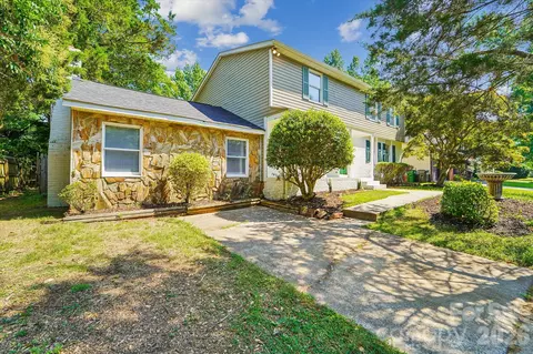 7200 Rollingridge Dr, Charlotte, NC 28211
