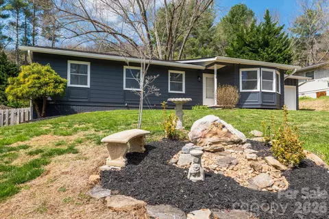 8 Hillview Rd, Asheville, NC 28805