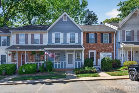 8214 Circle Tree Ln, Charlotte, NC 28277