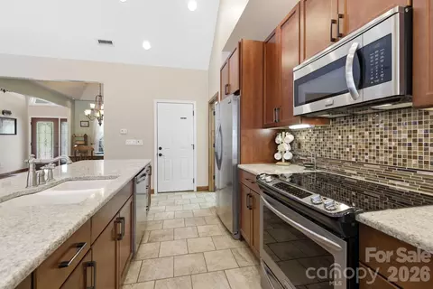 Kitchen - 516 Flying Eagle Dr, Clover, SC 29710 photo 3 of 4