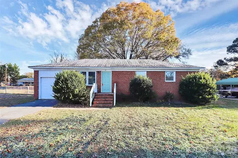 3201 Smith Farm Rd, Matthews, NC 28104