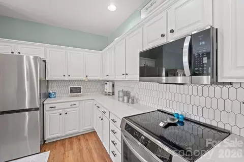 Kitchen - 16515 Amberside E Rd E, Cornelius, NC 28031 photo 4 of 4