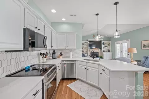 Kitchen - 16515 Amberside E Rd E, Cornelius, NC 28031 photo 2 of 4