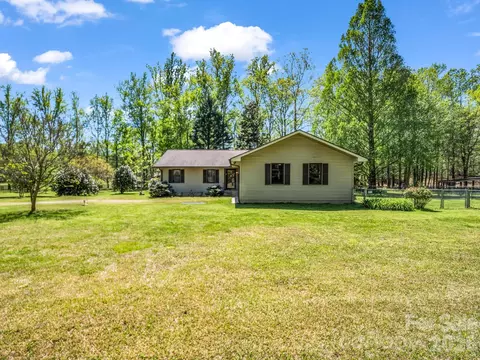 80 Fox Briar Dr, Columbus, NC 28722 photo 2