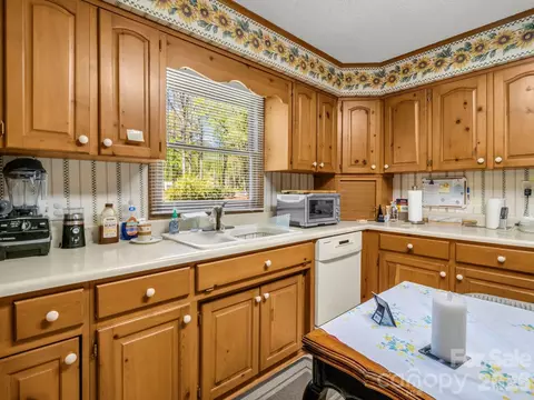 80 Fox Briar Dr, Columbus, NC 28722 photo 13