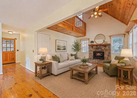 41 Trapper Ln, Waynesville, NC 28785
