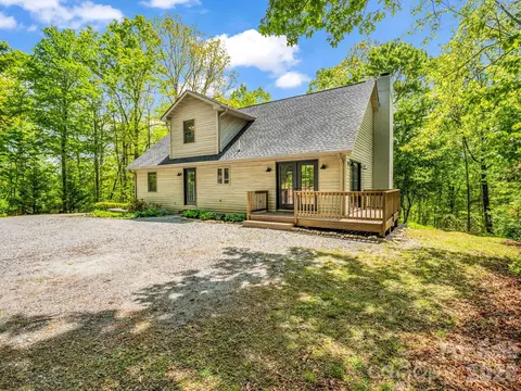 2304 Mountain Page Rd, Saluda, NC 28773