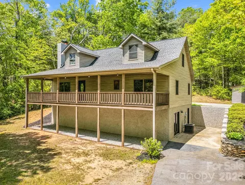 2304 Mountain Page Rd, Saluda, NC 28773