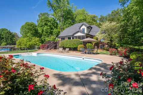 226 Bay Shore Dr, Belmont, NC 28012