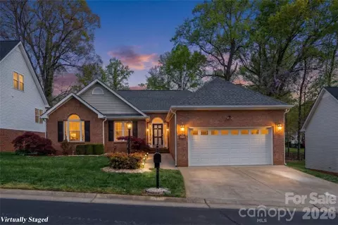 5125 Old Plantation Cir, Winston Salem, NC 27104