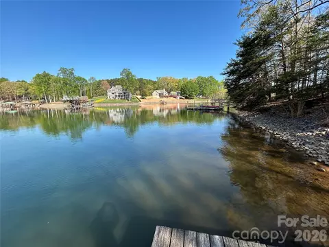 153 Barksdale Ln, Mooresville, NC 28117