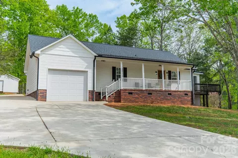 902 Cornelius Rd, Mooresville, NC 28117