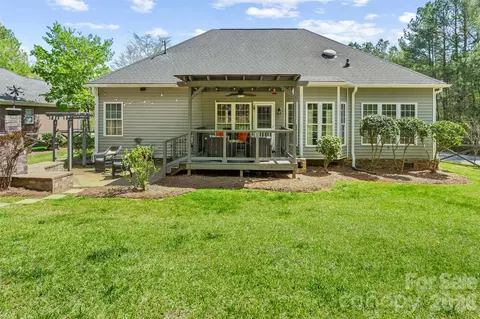 Exterior - 1925 Charles Ave, Lancaster, SC 29720 photo 7 of 9