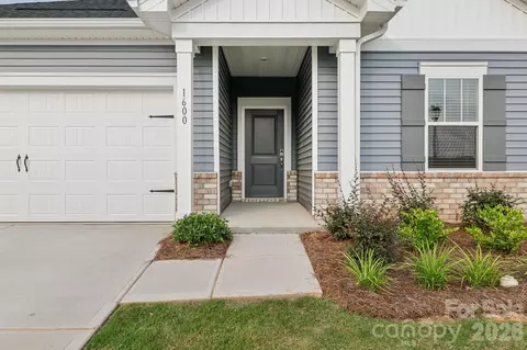 2449 Chartwell St, Stanley, NC 28164