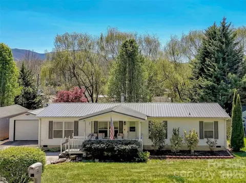 233 Fourth St, Waynesville, NC 28786