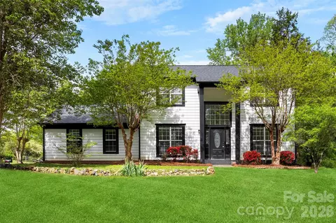 8413 Woodford Bridge Dr, Charlotte, NC 28216