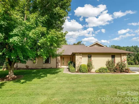 504 Crooked Creek Rd, Hendersonville, NC 28739