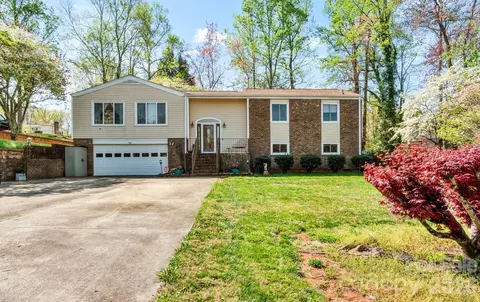 223 Vandyke St, Kernersville, NC 27284