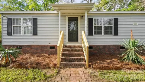 2913 Crystal Dr, Midland, NC 28107