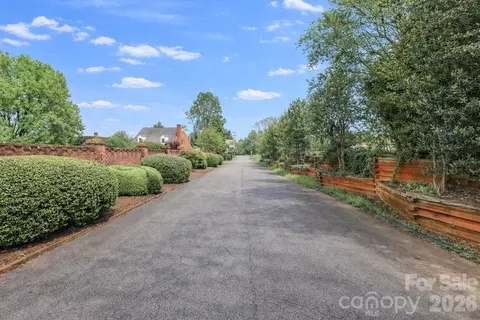 4 Brookgreen Pl, Statesville, NC 28677
