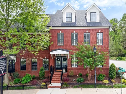 489 S Main St, Davidson, NC 28036