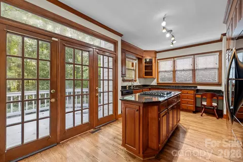 230 N Brackenbury Ln, Charlotte, NC 28270