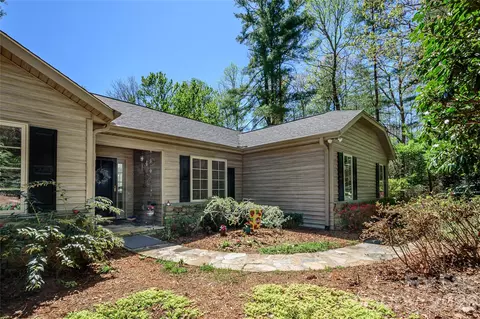 35 Tall Pines Rd, Hendersonville, NC 28739