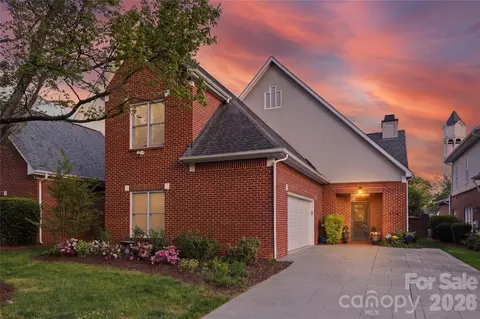 4118 Sharon Commons Ln, Charlotte, NC 28210