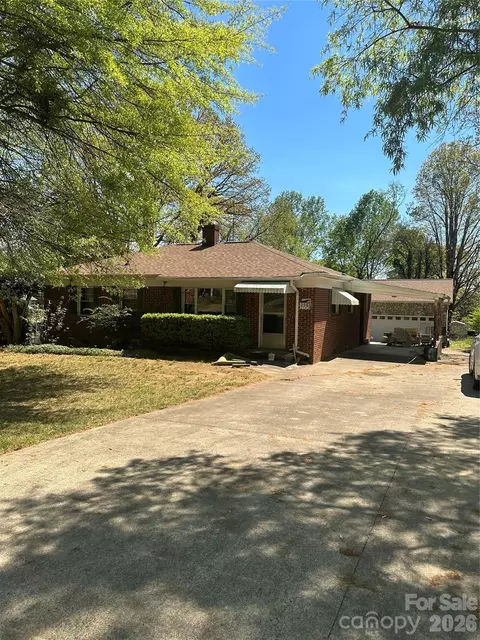 2760 19th Ne Ave NE, Hickory, NC 28601