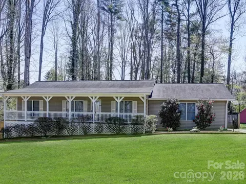 150 Westview Dr, Hendersonville, NC 28791