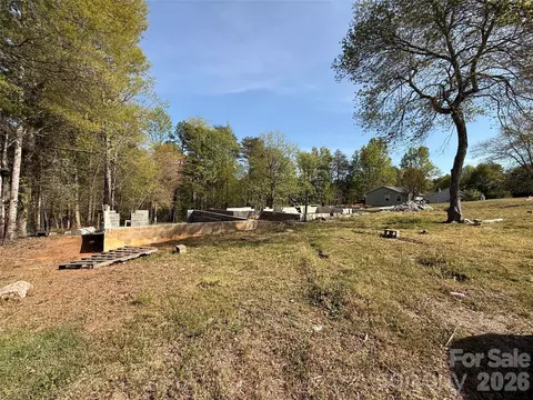 5750 Poovey Dr, Granite Falls, NC 28630