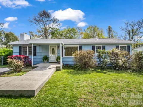 212 Vance Ave, Black Mountain, NC 28711