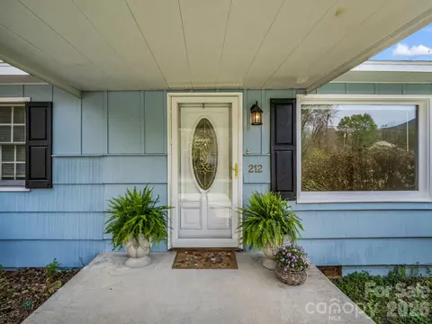 212 Vance Ave, Black Mountain, NC 28711