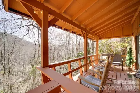 106 Sage Ct, Maggie Valley, NC 28751