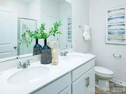 Bath - 1924 Vanderlyn St, Monroe, NC 28112 photo 1 of 3