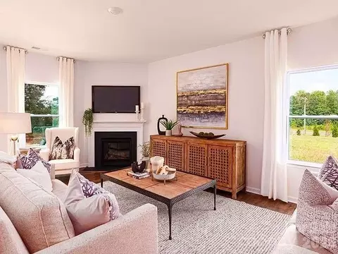 Living - 1924 Vanderlyn St, Monroe, NC 28112 photo 1 of 1