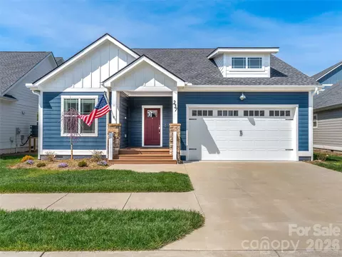 237 Leyland Cir, Hendersonville, NC 28792