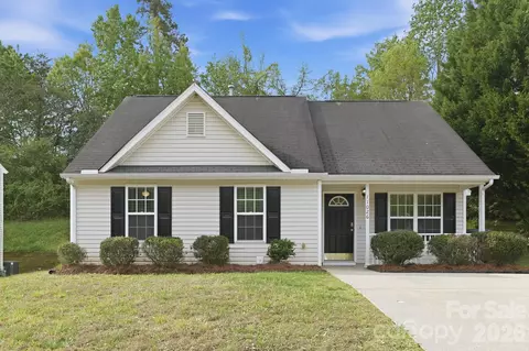 11026 Olde English Dr, Charlotte, NC 28216