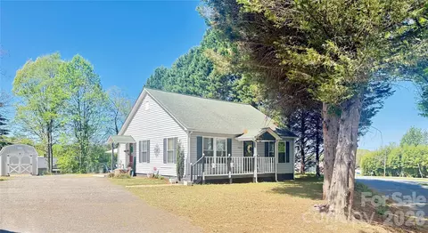 2925 Pine St, Claremont, NC 28610