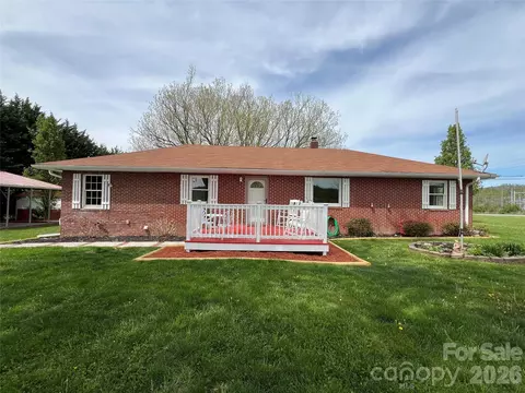 93 Laycock Rd, Hendersonville, NC 28792