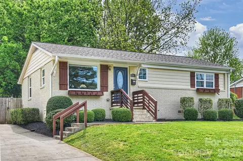 2314 Crestview Dr, Charlotte, NC 28216