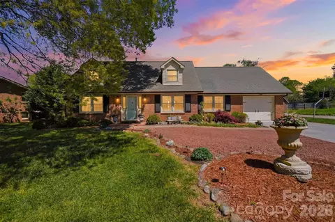 2315 29th Avenue Ne Dr NE, Hickory, NC 28601