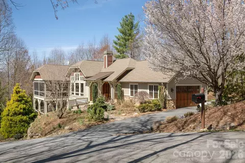 315 Crossvine Trl, Hendersonville, NC 28739