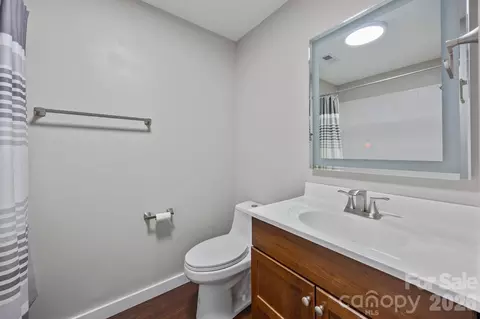 Bath - 18749 Vineyard Point Ln, Cornelius, NC 28031 photo 1 of 2