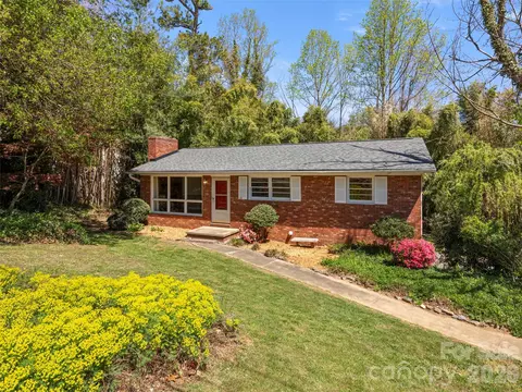 32 Hillendale Rd, Asheville, NC 28805