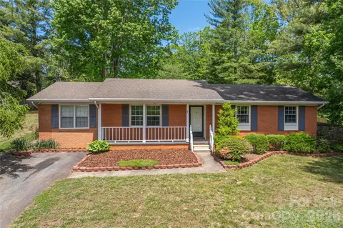7 Crestview Ct, Arden, NC 28704
